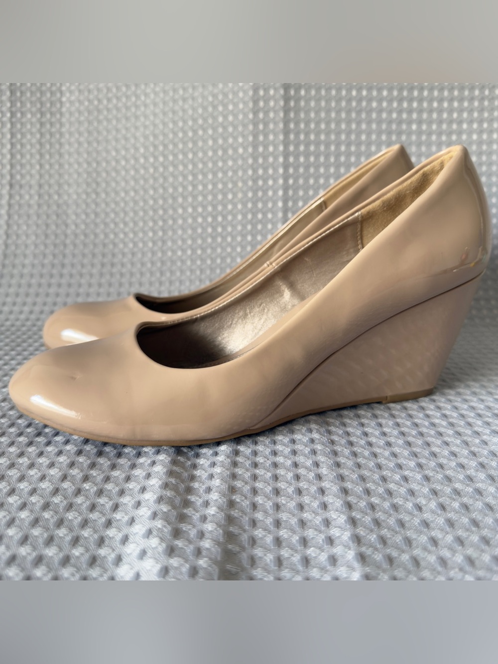 CL by Laundry Nude Patent Wedge Pumps size 9.5 closed toe